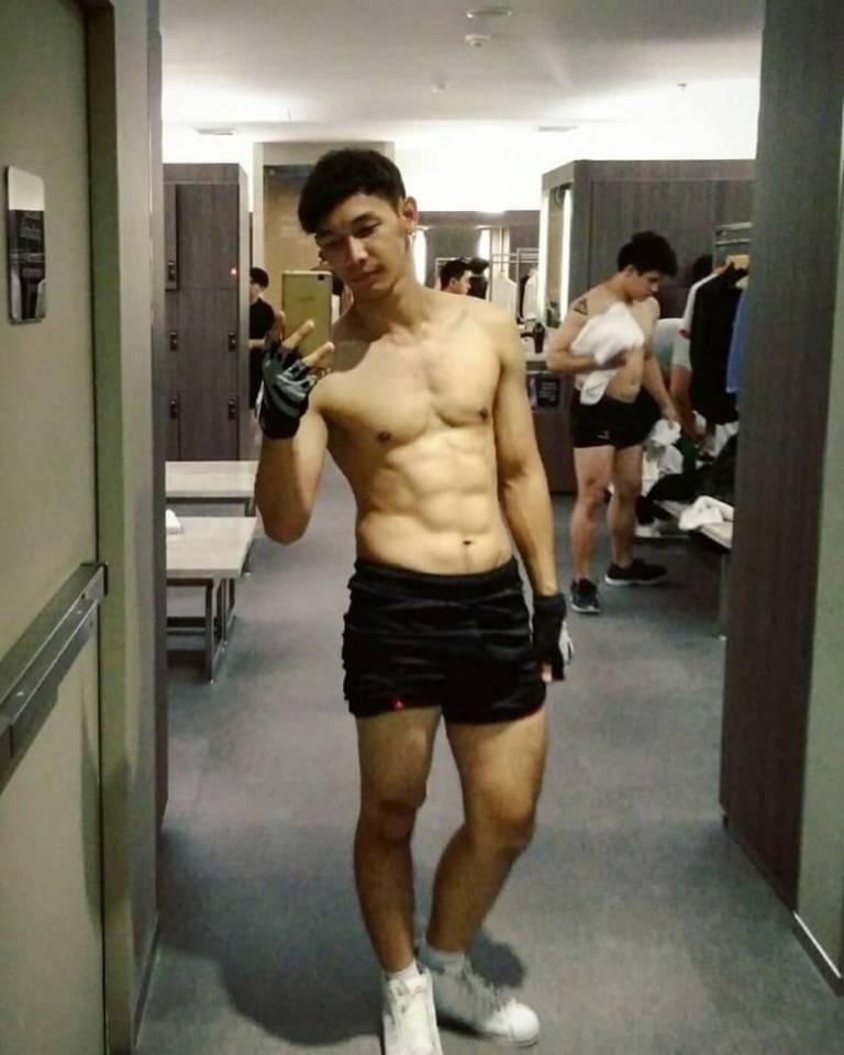 ให้ดูรองเท้าค่ะ 1,961