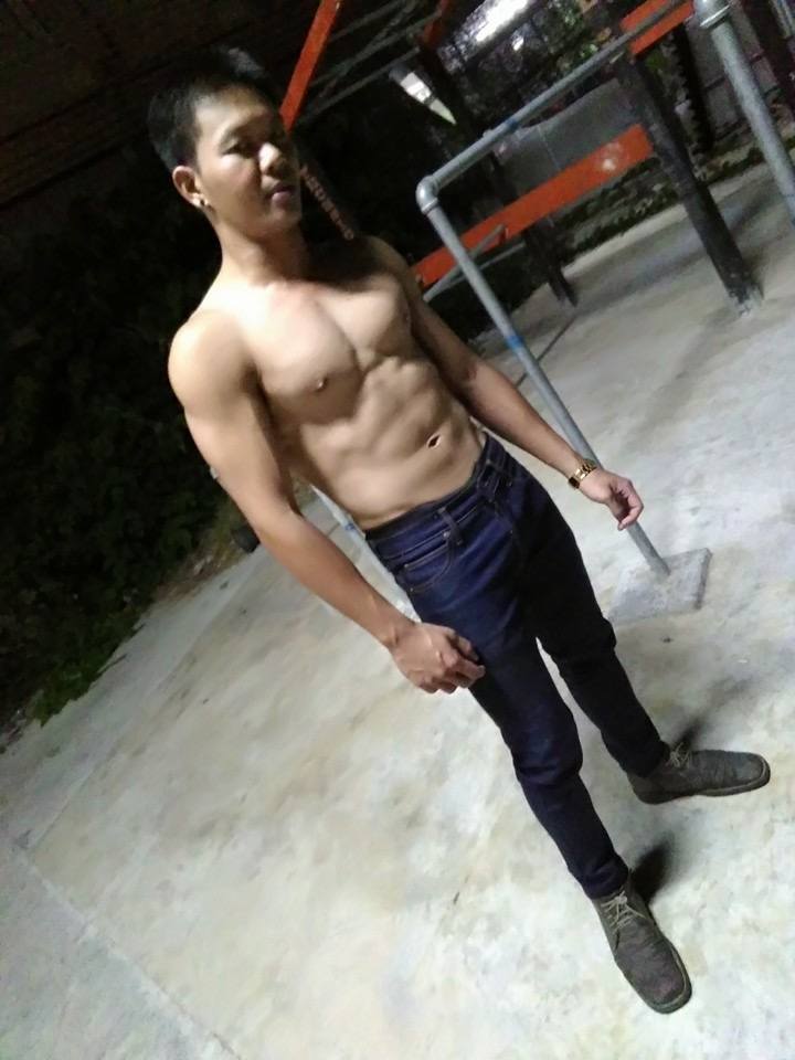 ให้ดูรองเท้าค่ะ 1,961