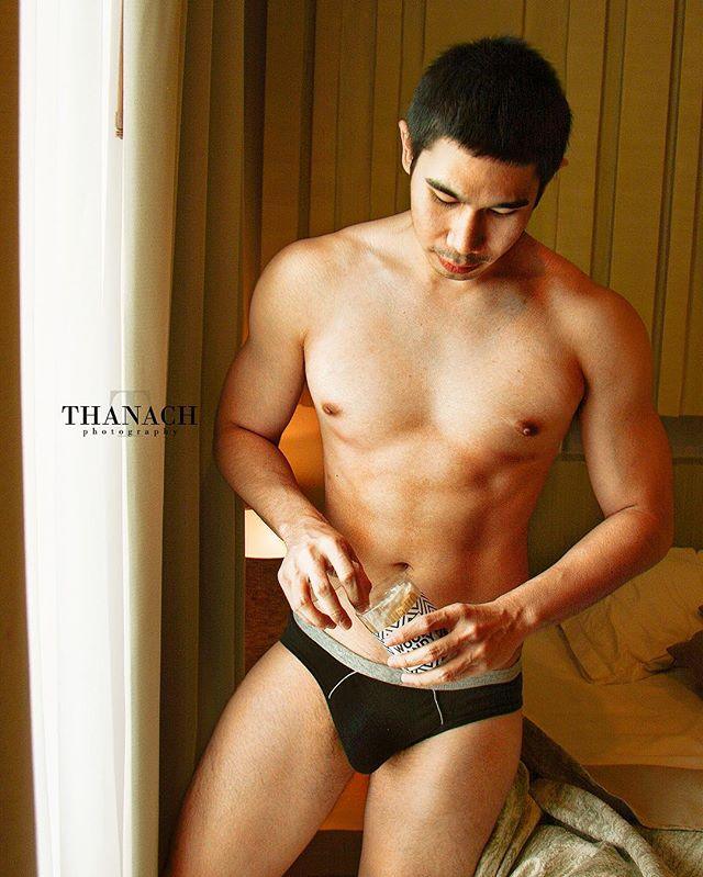 หนุ่มหน้าตี๋ หุ่นแซ่บ Thanach Raktham - IG@thanachr