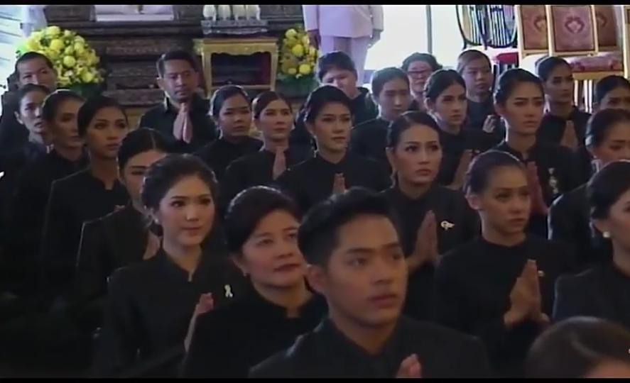 คณะผู้เข้าประกวด Miss Tourism Queen Thailand 2017 เข้ากราบถวายสักการะพระบรมศพพระบาทสมเด็จพระปรมินทรมหาภูมิพลอดุลยเดช
