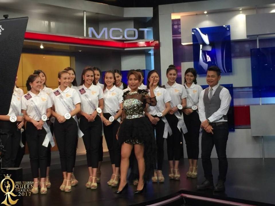 สาวงามMiss Tourism Queen Thailand 2017ทั้ง 25 คนมาเยี่ยมรายการ #เรื่องพลบค่ำ ที่ห้องส่งโทรทัศน์ บมจ. อสมท กรุงเทพฯมหานคร