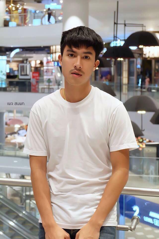 หล่อใสใส