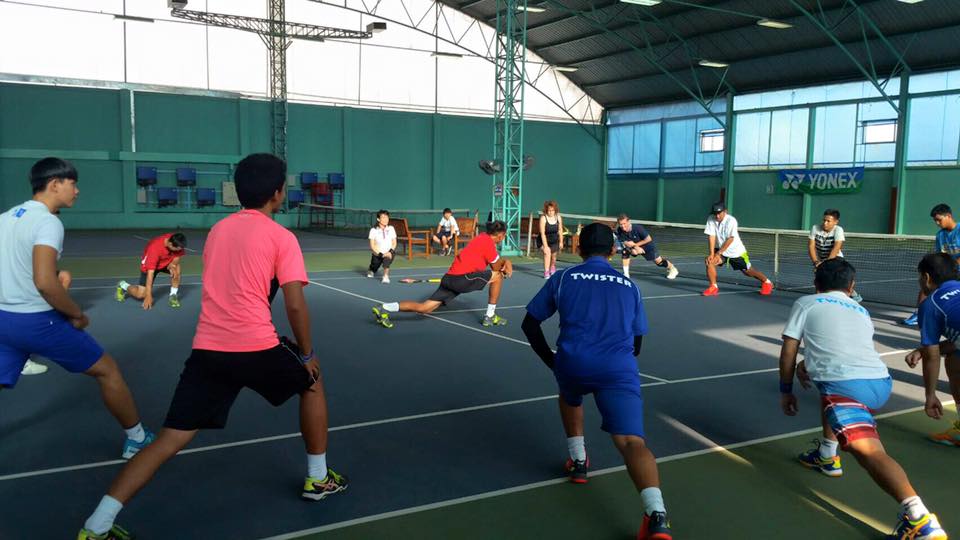 ภราดร ศรีชาพันธุ์ ใน Tennis clinic ครั้งที่ 2 แนะนำการเล่นให้กับผู้ที่สนใจ