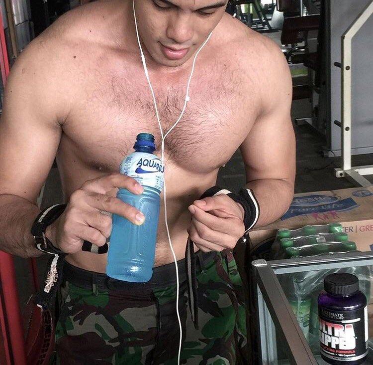 เห็นอยากกอด