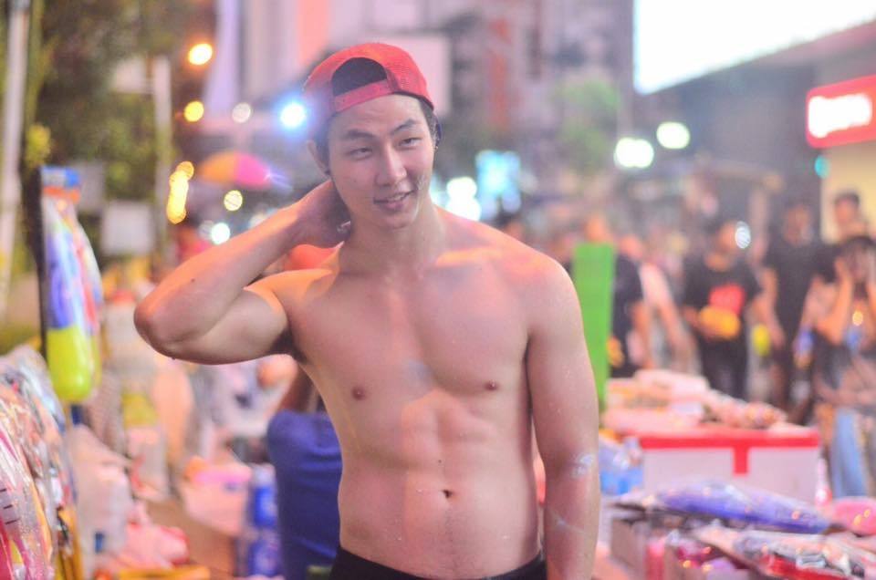 อาภรณ์แดงแรงฤทธิ์พิชิตอิฉัน 2,043