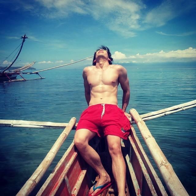 อาภรณ์แดงแรงฤทธิ์พิชิตอิฉัน 2,043