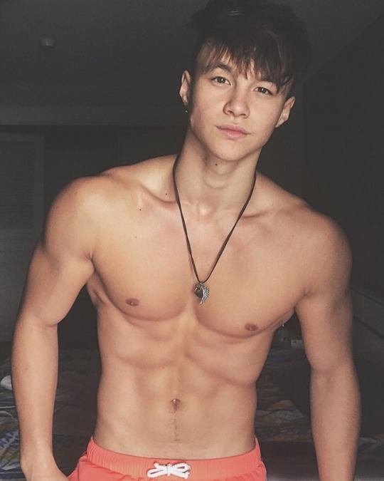 ถอดโชว์เรือนร่าง 1705