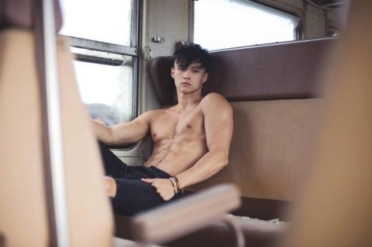 ถอดโชว์เรือนร่าง 1705