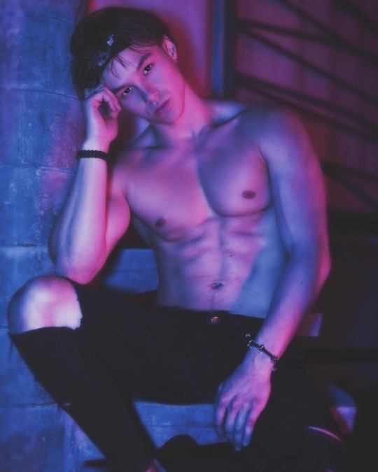 ถอดโชว์เรือนร่าง 1705