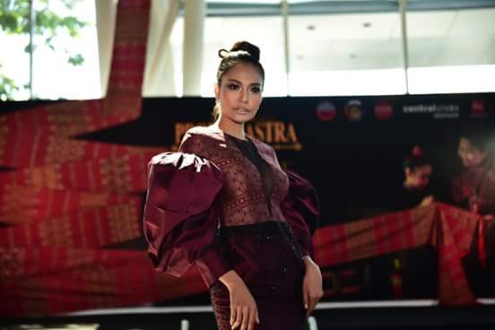 สาวๆMisstourism Queen Thailand 2017 กับงาน ' พราวพัสตรา แพรวาผืนผ้าแห่งแผ่นดิน'