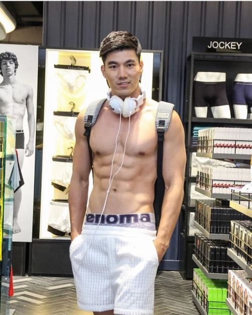 ถอดโชว์เรือนร่าง 1708