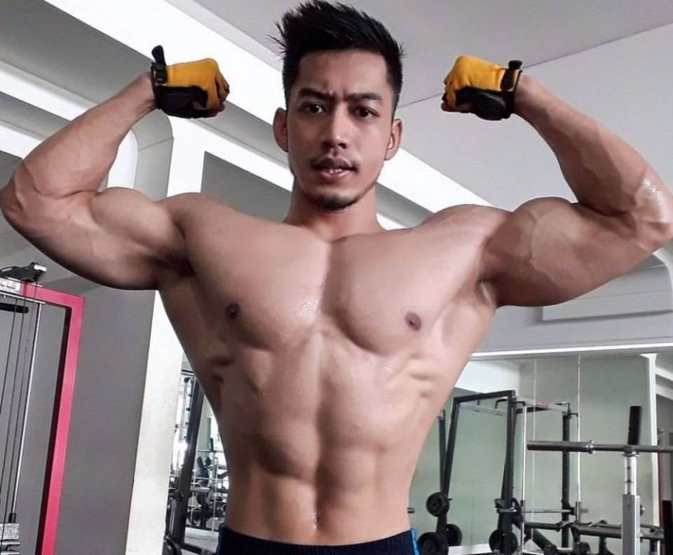 หล่อล่ำกล้ามแน่น