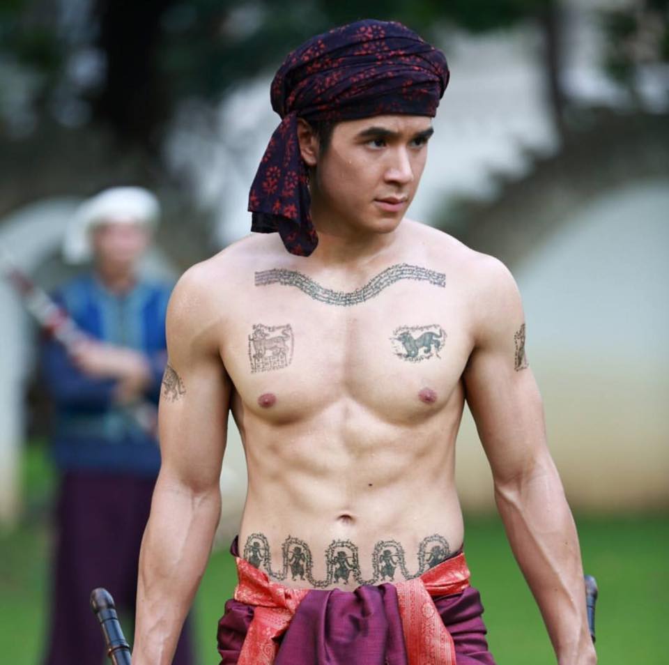 เห็นลายสักอยาก...ลูบ