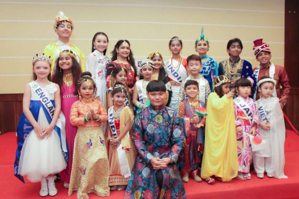 Koolcheng Trịnh Tú Trung win award "Most Asian Children's Favourite Artist"