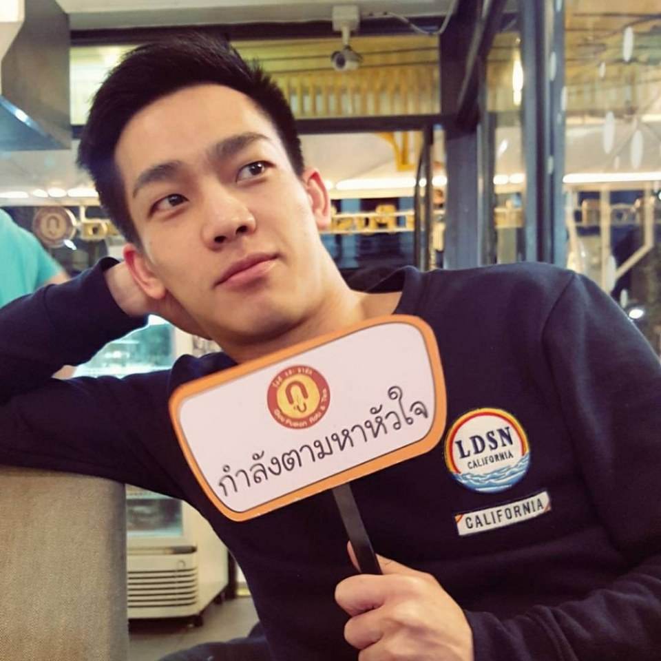 ผู้ชายกำแท่ง 2,122