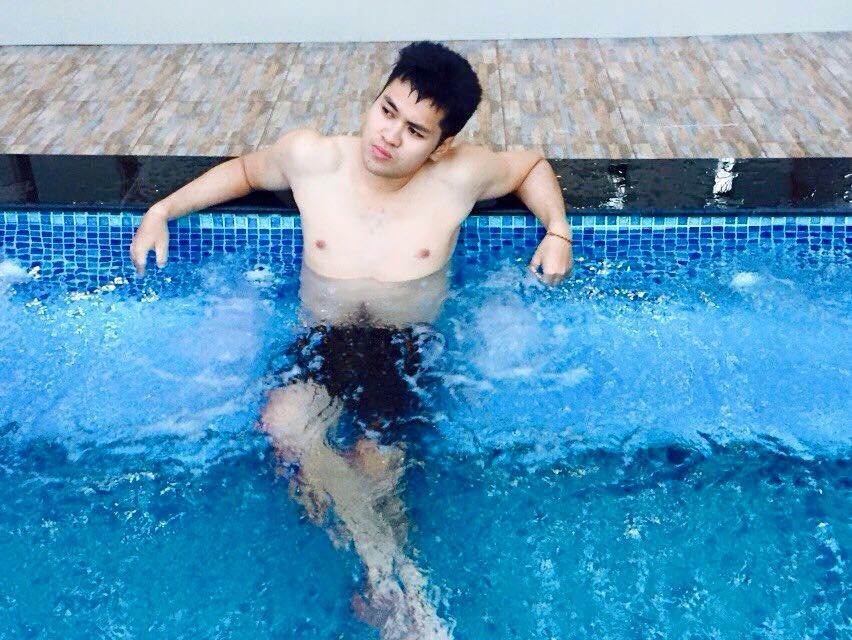 เอนตัวมากกว่านี้ 2,166