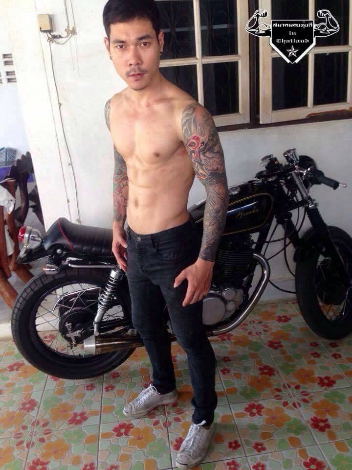 เบาะแคบจังค่ะ ท่าจะแนบชิด