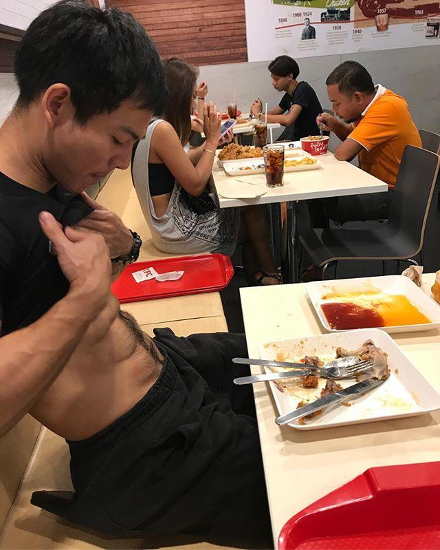 เลียกันมั๊ย?02