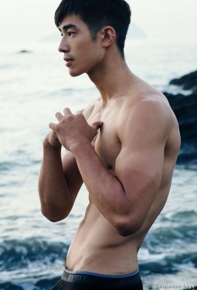 ถอดโชว์เรือนร่าง 1814