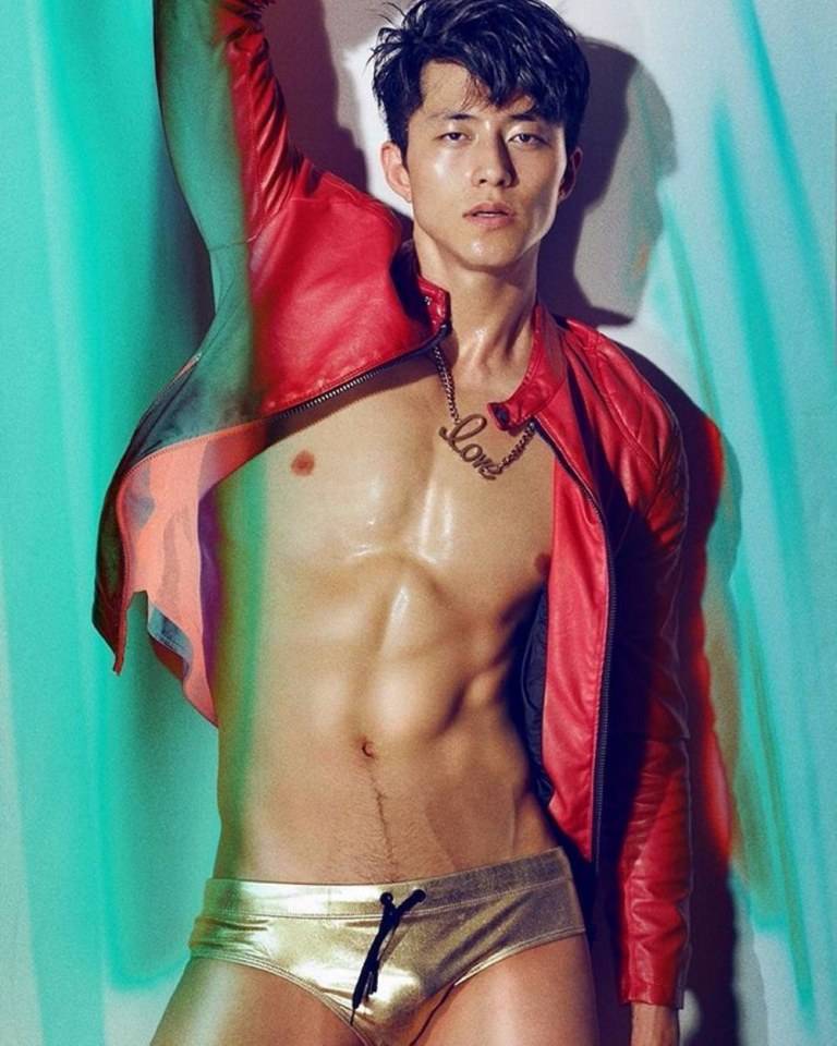 ถอดโชว์เรือนร่าง 1817