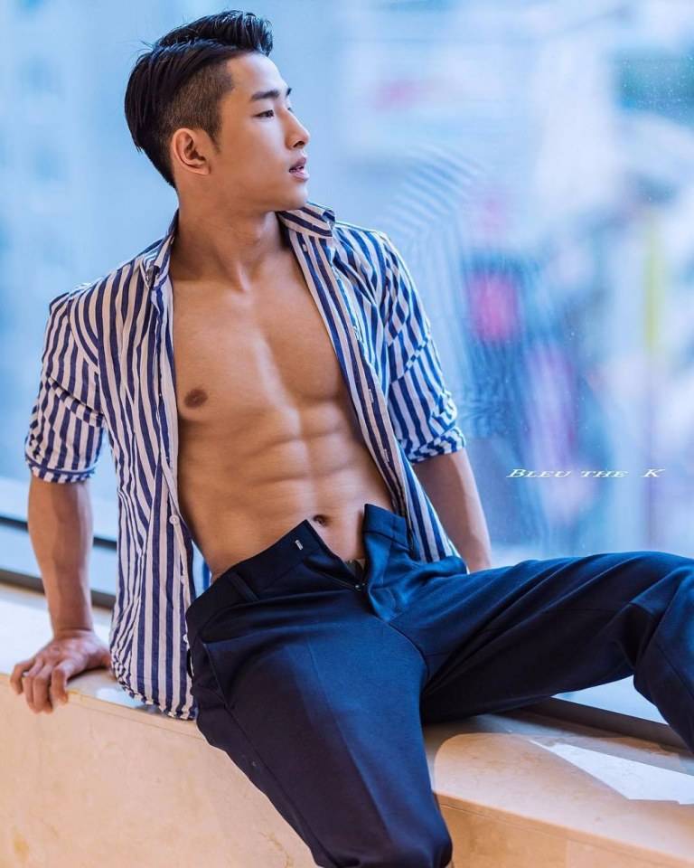 ถอดโชว์เรือนร่าง 1818