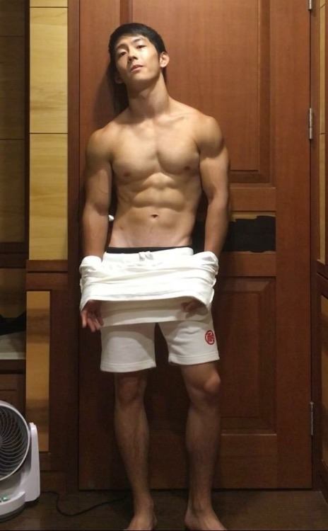 ถอดโชว์เรือนร่าง 1818