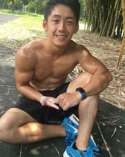 ถอดโชว์เรือนร่าง 1818