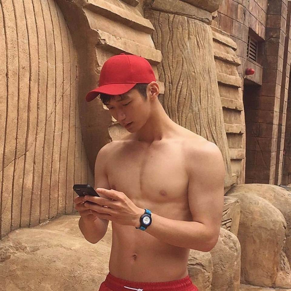 ถอดโชว์เรือนร่าง 1818