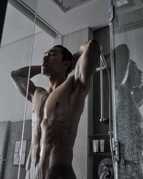 ถอดโชว์เรือนร่าง 1820