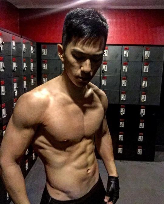 ถอดโชว์เรือนร่าง 1820