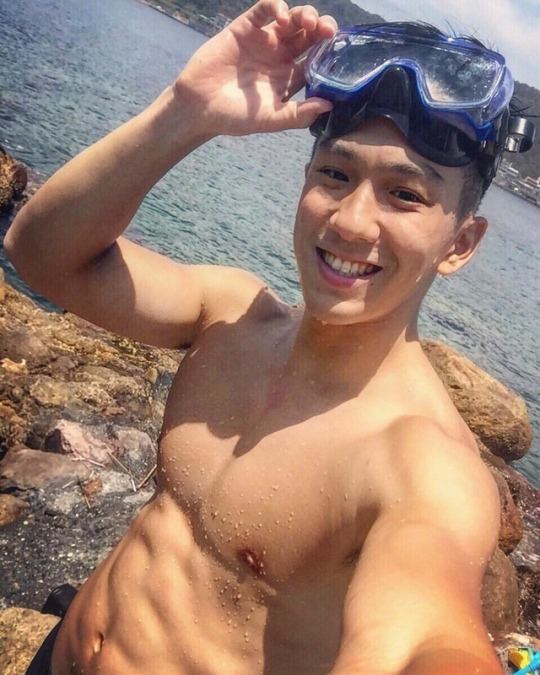 ถอดโชว์เรือนร่าง 1820