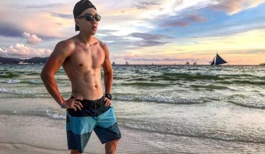 ถอดโชว์เรือนร่าง 1820