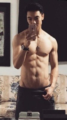 ถอดโชว์เรือนร่าง 1822