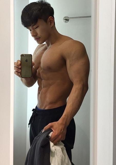 ถอดโชว์เรือนร่าง 1822