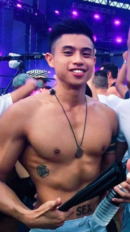 ถอดโชว์เรือนร่าง 1826