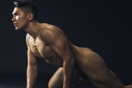 ถอดโชว์เรือนร่าง 1826