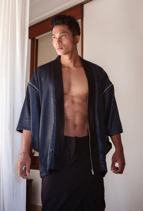 ถอดโชว์เรือนร่าง 1844