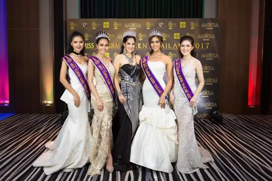 คณะMiss Tourism Queen Thailand 2017 ในงานแถลงข่าวส่งตัวแทนไทยไปประกวด ณ เวทีMiss Tourism Queen International 2017