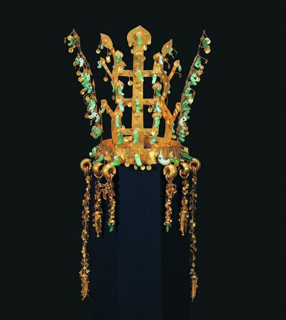 มงกฏ สมเด็จพระราชินีชินด็อกแห่งซิลลา (ครองราชย์ ค.ศ. 647 - ค.ศ. 654