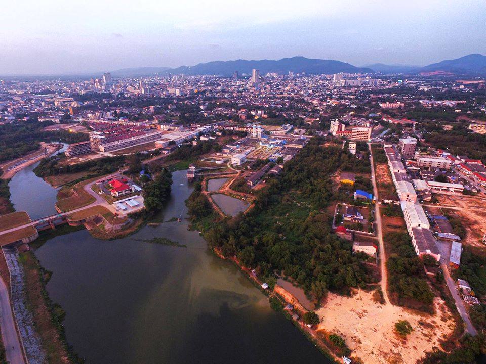 เมืองหาดใหญ่ถ่ายจากย่านมหาวิทยาลัยหาดใหญ่ (มหาวิทยาลัยเอกชน)