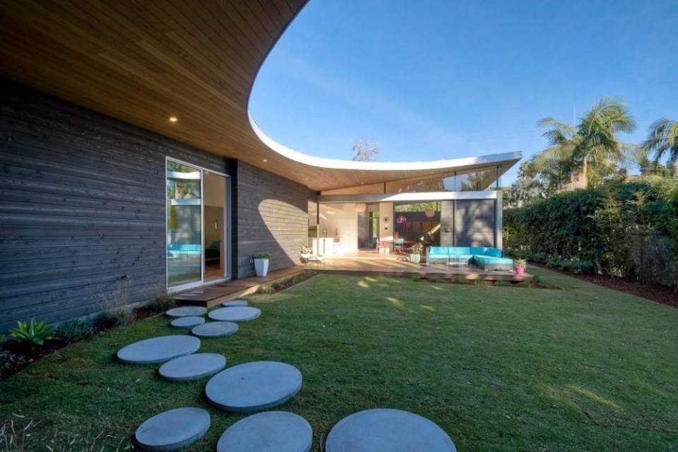 Avocado Acres House by LLoyd Russell