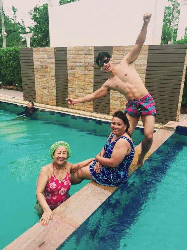 ชายร่าเริงเพลิงหญิงกรุ่นอุ่นยอดถัน 2,313