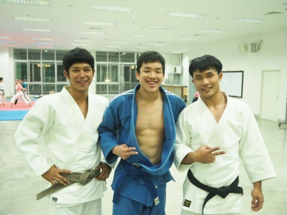 สามคนก็ไหวค่ะ 2,342