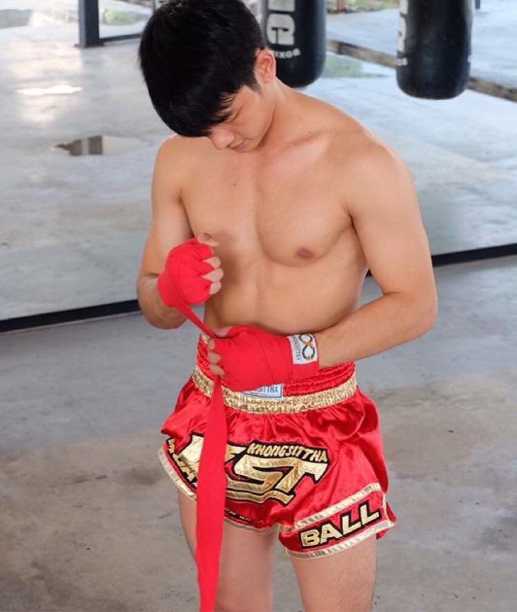 อาภรณ์แดงแรงฤทธิ์พิชิตอิฉัน 2,360