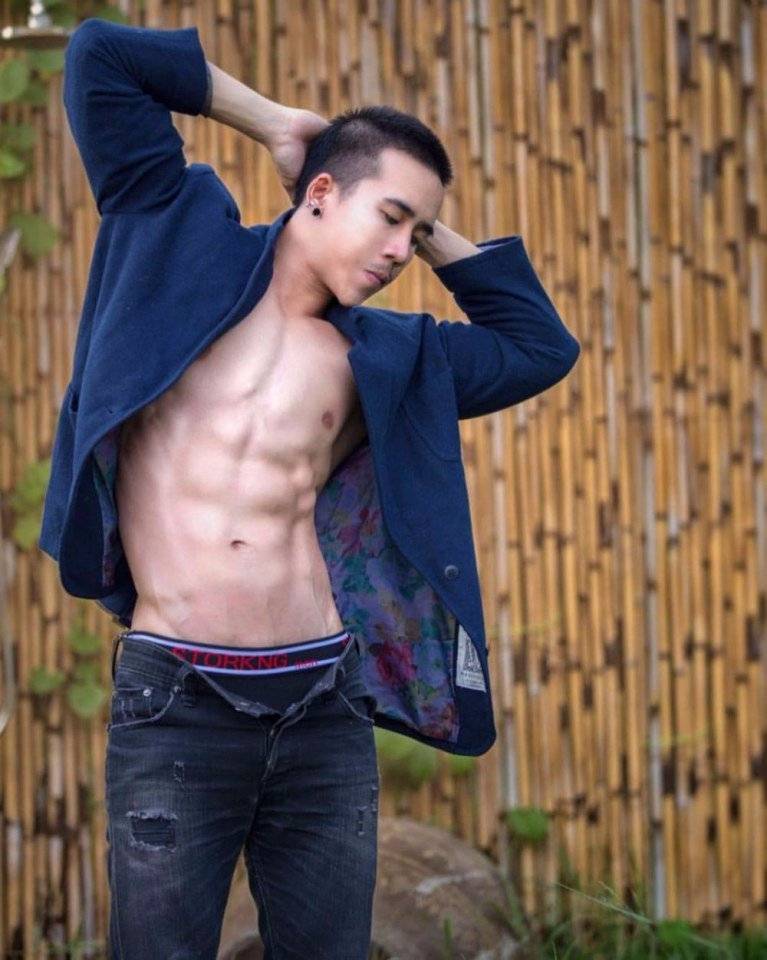 หยุด!! ยกมือขึ้น แล้วเดินมามอบตัวกับฉันทีละคน 2,363