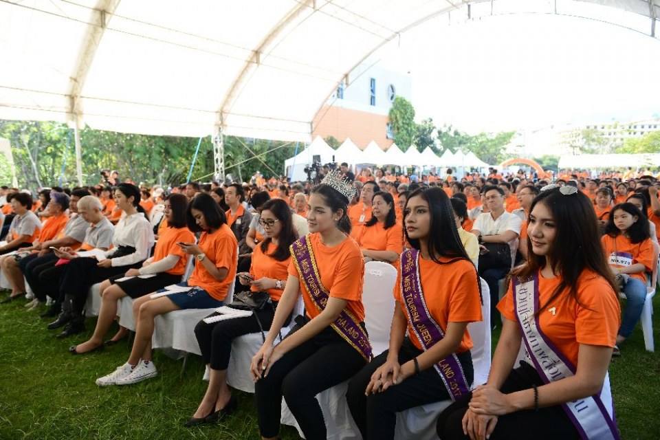คณะ Miss Tourism Queen Thailand 2017 ร่วมรณรงค์ยุติความรุนแรงต่อเด็ก สตรี และบุคคลในครอบครัว