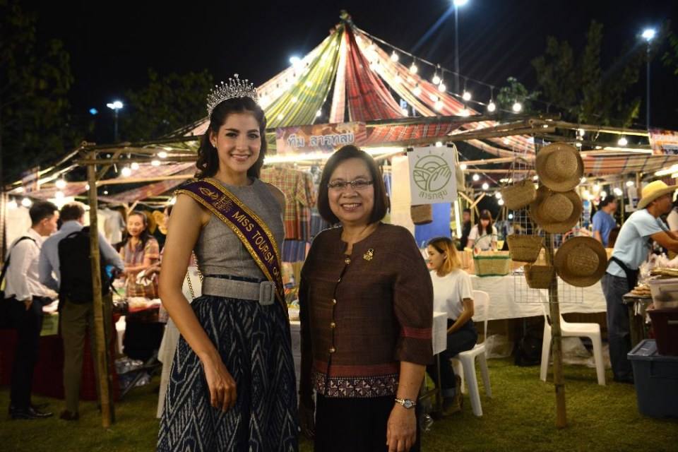 มอร์แกน ฉัตรฑิรา มิชาส์ Miss Tourism Queen Thailand 2017 ร่วมส่งความสุขต้อนรับสายลมหนาว ในงาน “Village Festival”