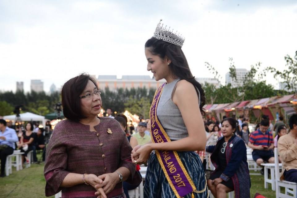 มอร์แกน ฉัตรฑิรา มิชาส์ Miss Tourism Queen Thailand 2017 ร่วมส่งความสุขต้อนรับสายลมหนาว ในงาน “Village Festival”