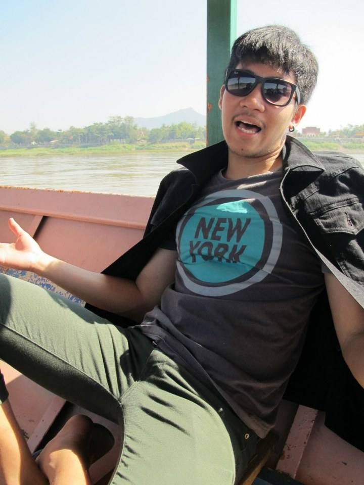 เอนตัวมากกว่านี้ 2,389