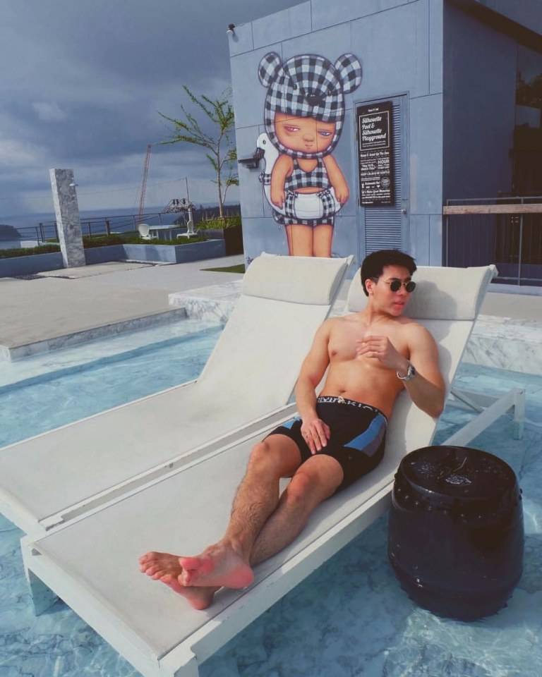 เอนตัวมากกว่านี้ 2,389